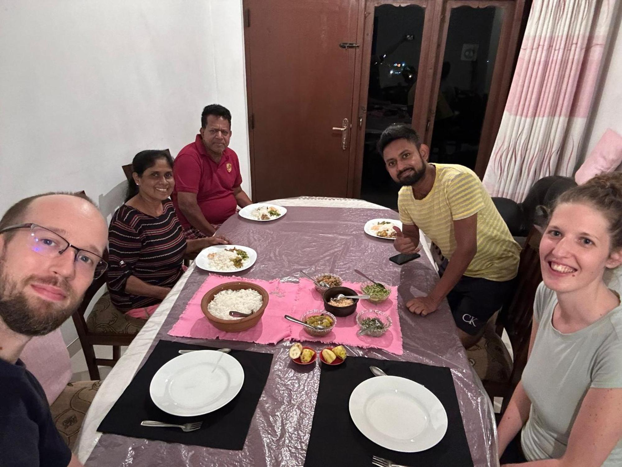 Dreamscape Home Stay แคนดี้ ภายนอก รูปภาพ