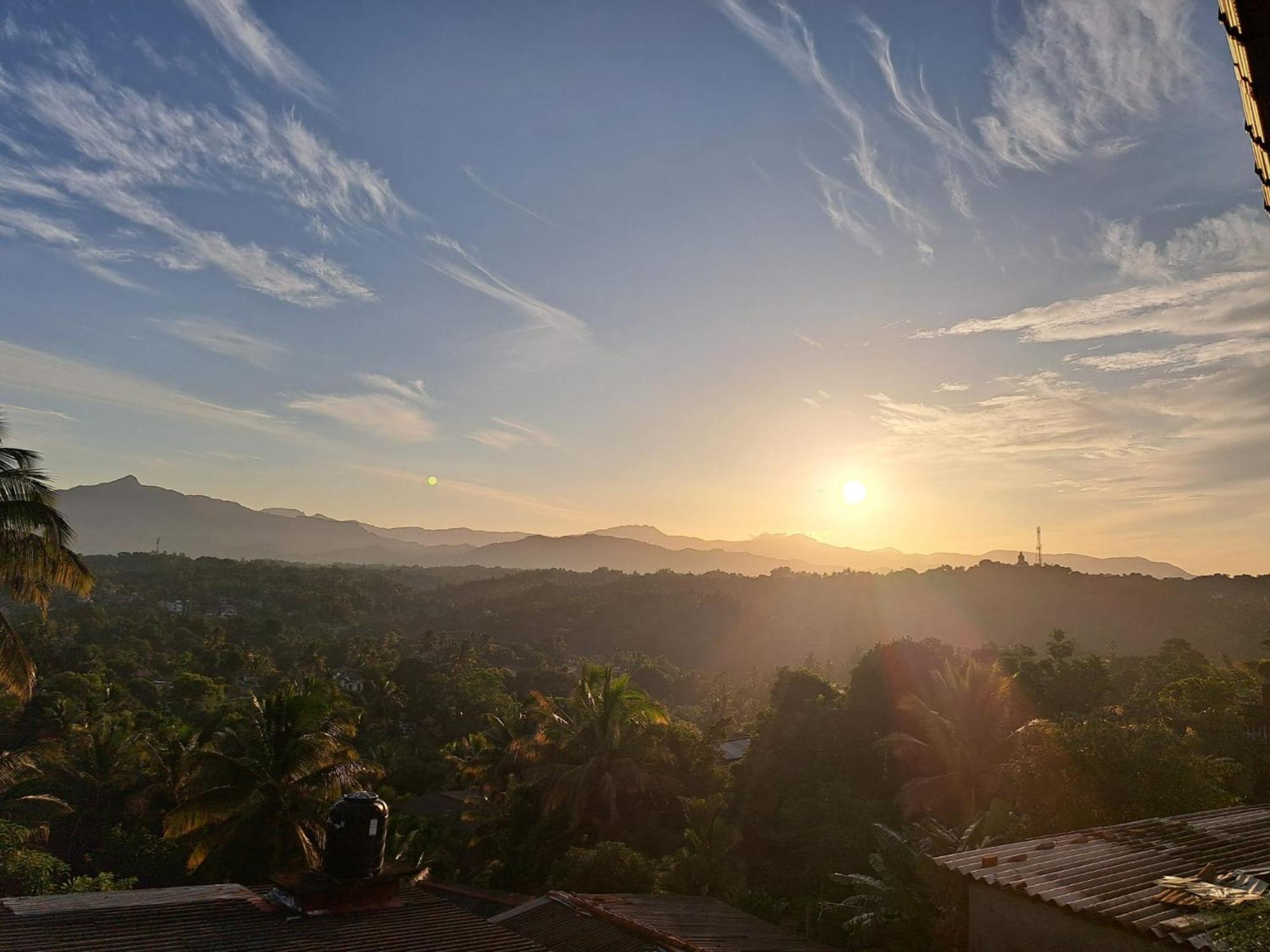 Dreamscape Home Stay แคนดี้ ภายนอก รูปภาพ